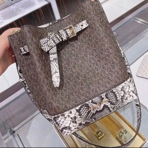 Michael Kors Natural Emilia Small Bucket Bag MSGR